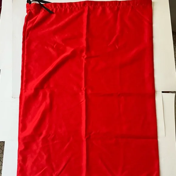 Gucci Red dust cover bag with drawstring Logo 18” x 24” tag Gucci made in Italy - Picture 2 of 7